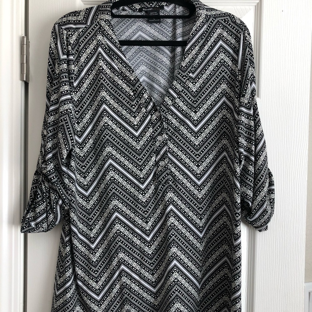 Women’s Quarter Sleeve Top - Size M